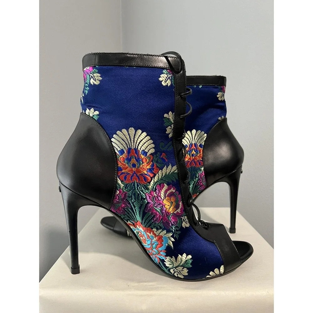 Angela Mitchell Vehuel Booties Size 39 Embroidered Made In Italy US Size 8.5